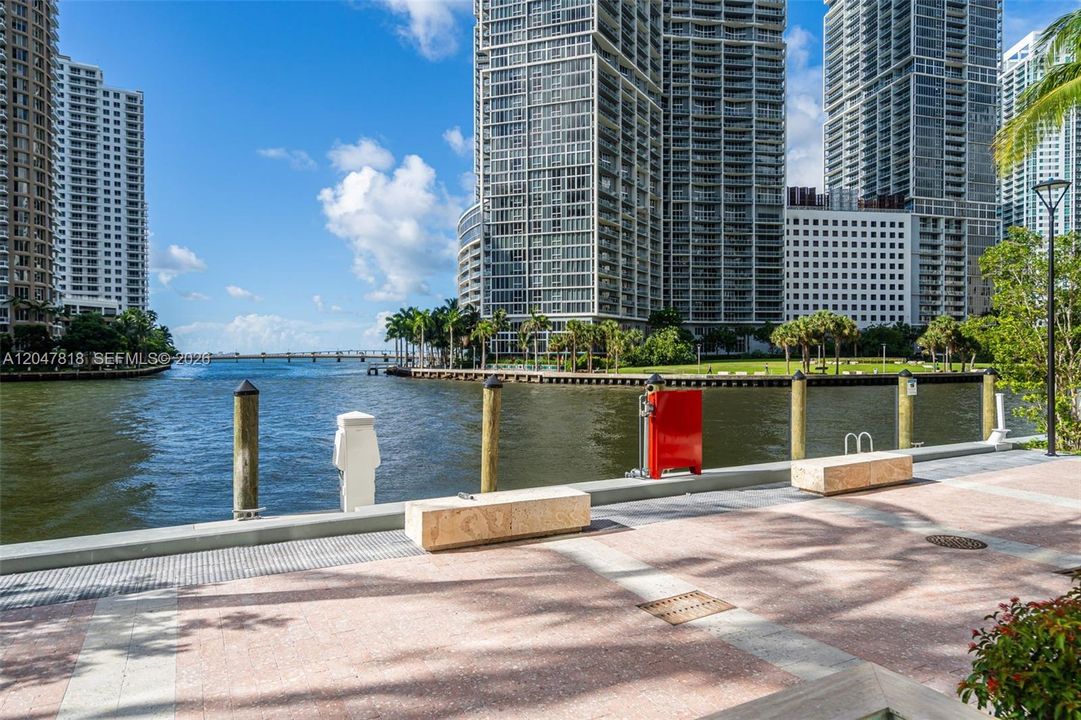 For Sale: $1,699,000 (2 beds, 2 baths, 1437 Square Feet)