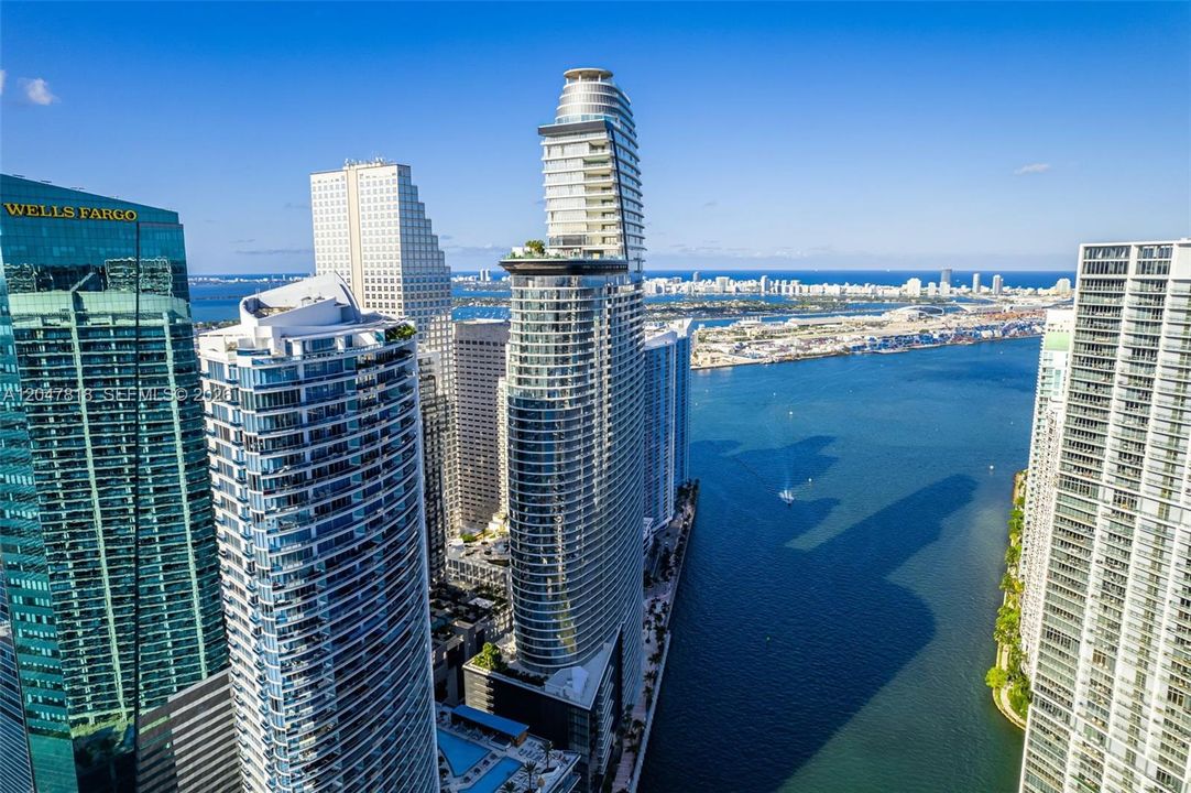 For Sale: $1,699,000 (2 beds, 2 baths, 1437 Square Feet)