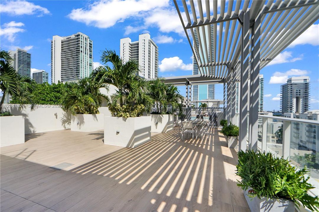 For Rent: $3,450 (2 beds, 2 baths, 814 Square Feet)