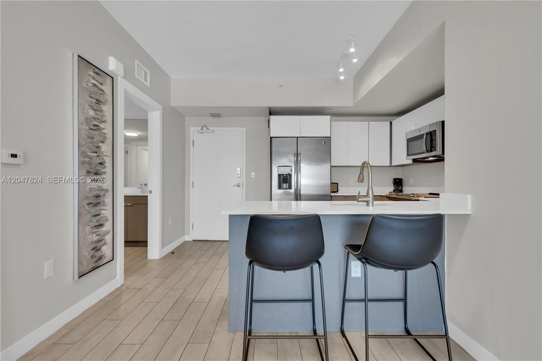 For Rent: $3,450 (2 beds, 2 baths, 814 Square Feet)