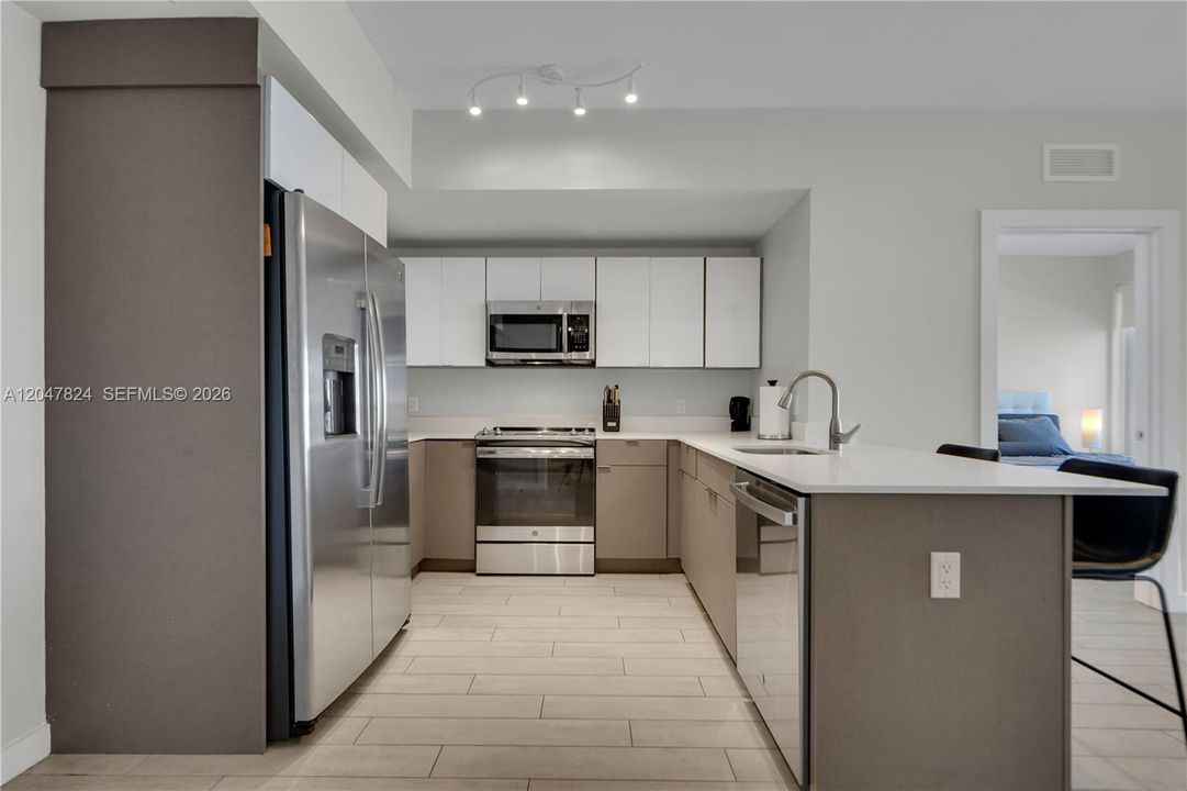 For Rent: $3,450 (2 beds, 2 baths, 814 Square Feet)