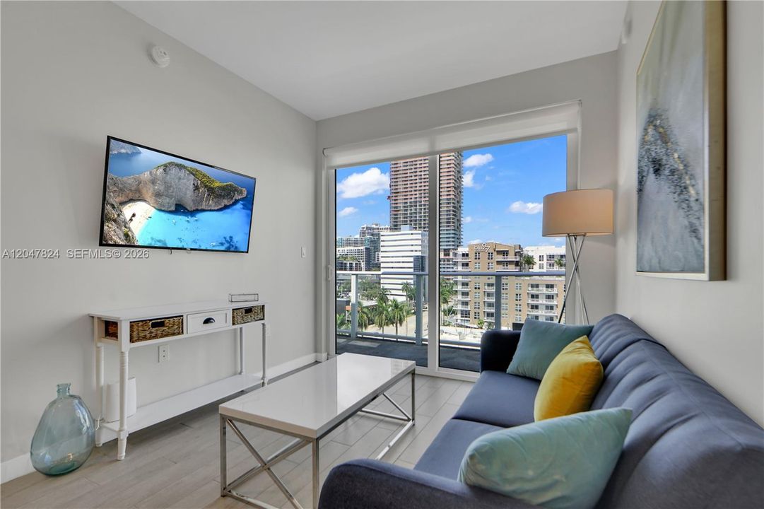 For Rent: $3,450 (2 beds, 2 baths, 814 Square Feet)