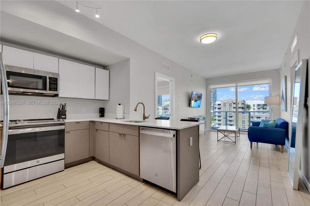 For Rent: $3,450 (2 beds, 2 baths, 814 Square Feet)