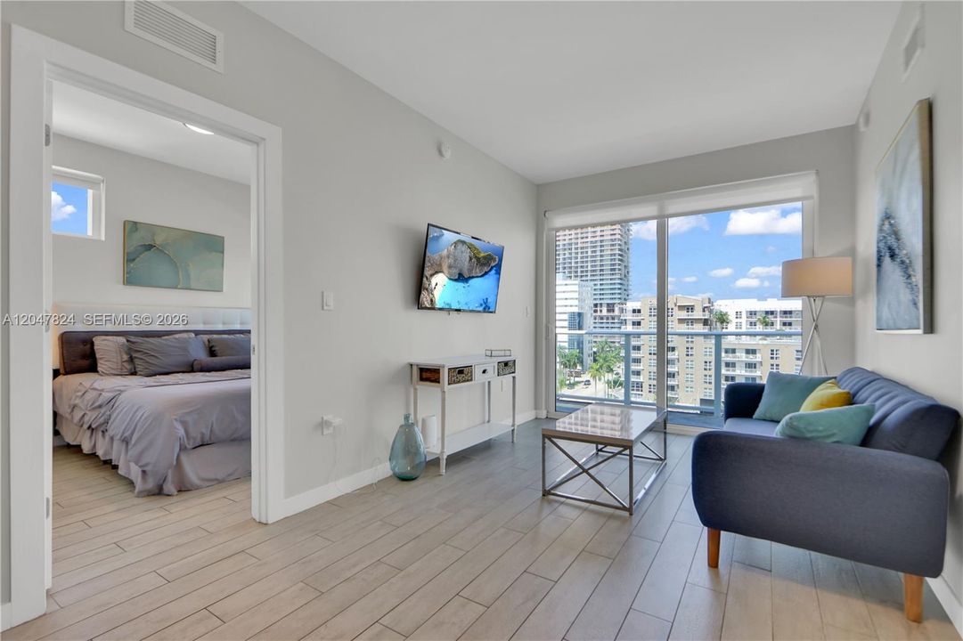 For Rent: $3,450 (2 beds, 2 baths, 814 Square Feet)
