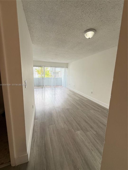 For Rent: $1,950 (1 beds, 1 baths, 1125 Square Feet)
