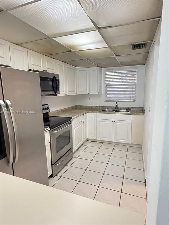 For Rent: $1,950 (1 beds, 1 baths, 1125 Square Feet)