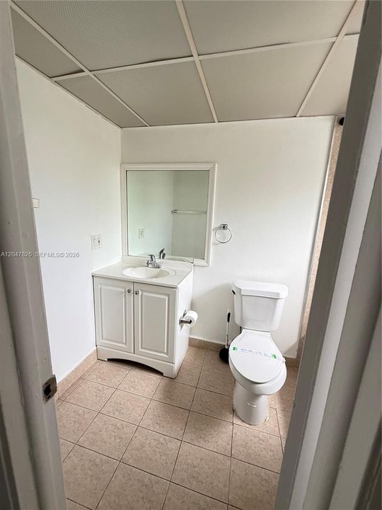 For Rent: $1,950 (1 beds, 1 baths, 1125 Square Feet)