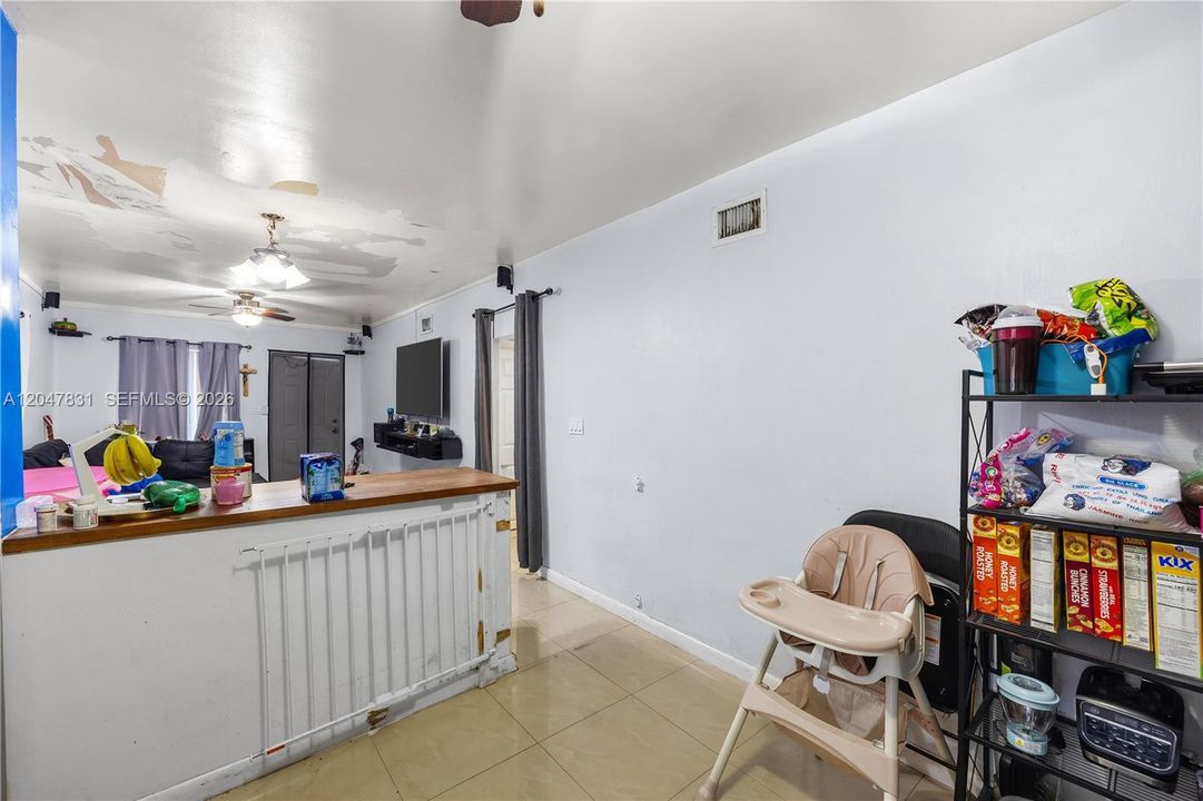 En Venta: $245,000 (2 camas, 1 baños, 832 Pies cuadrados)