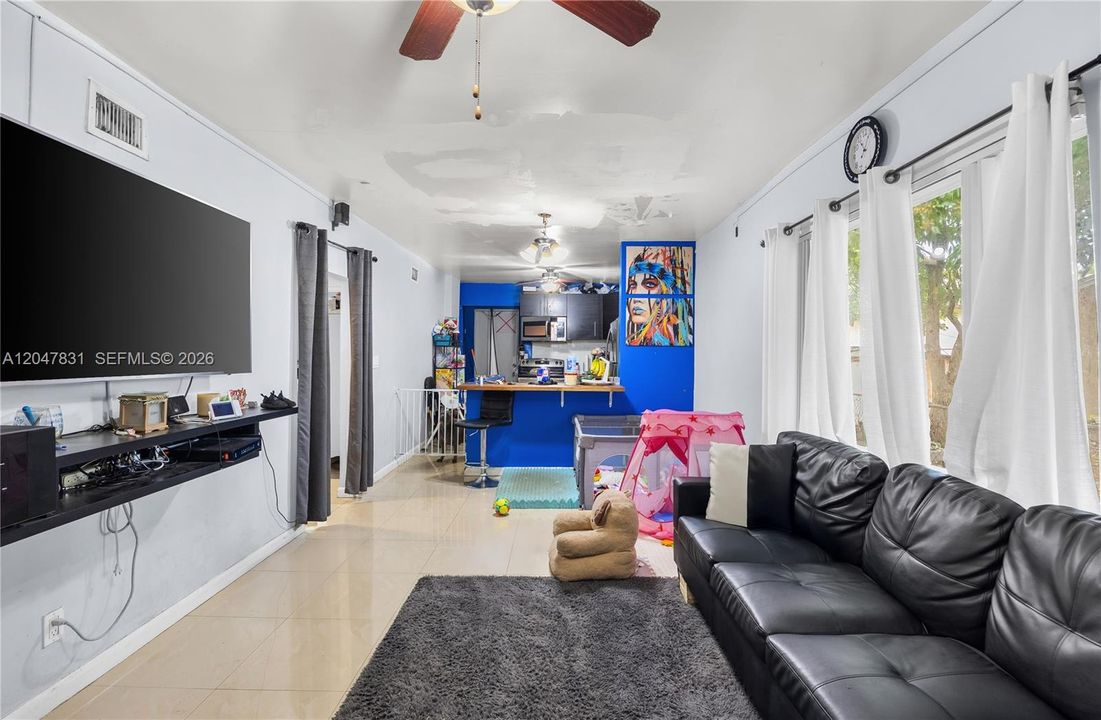 En Venta: $245,000 (2 camas, 1 baños, 832 Pies cuadrados)