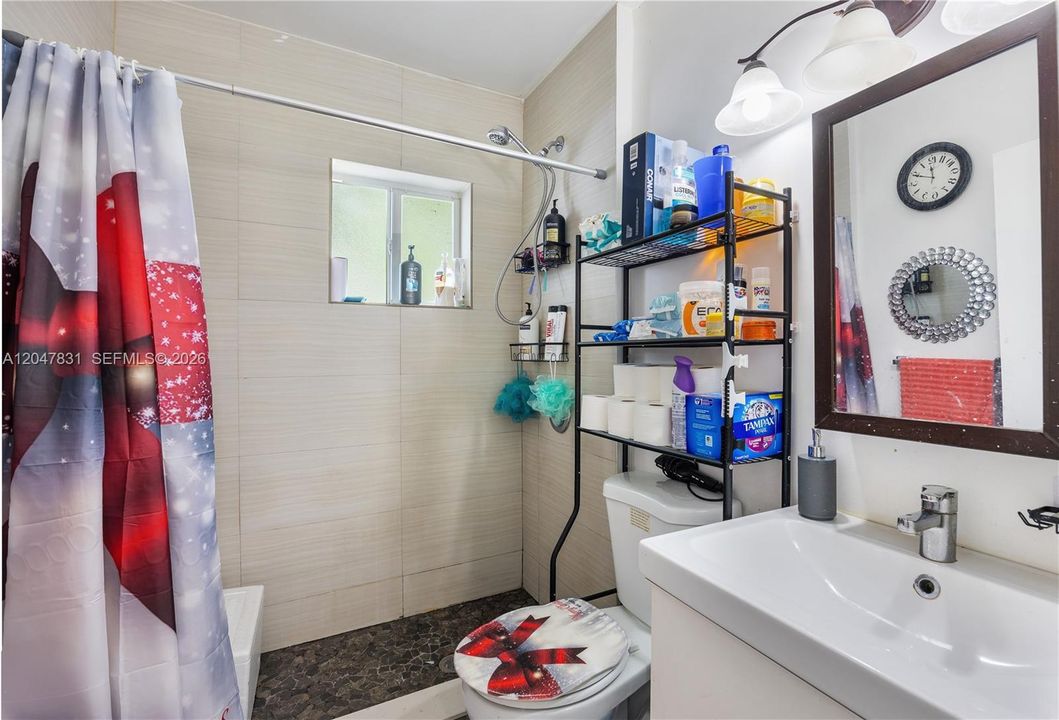 En Venta: $245,000 (2 camas, 1 baños, 832 Pies cuadrados)