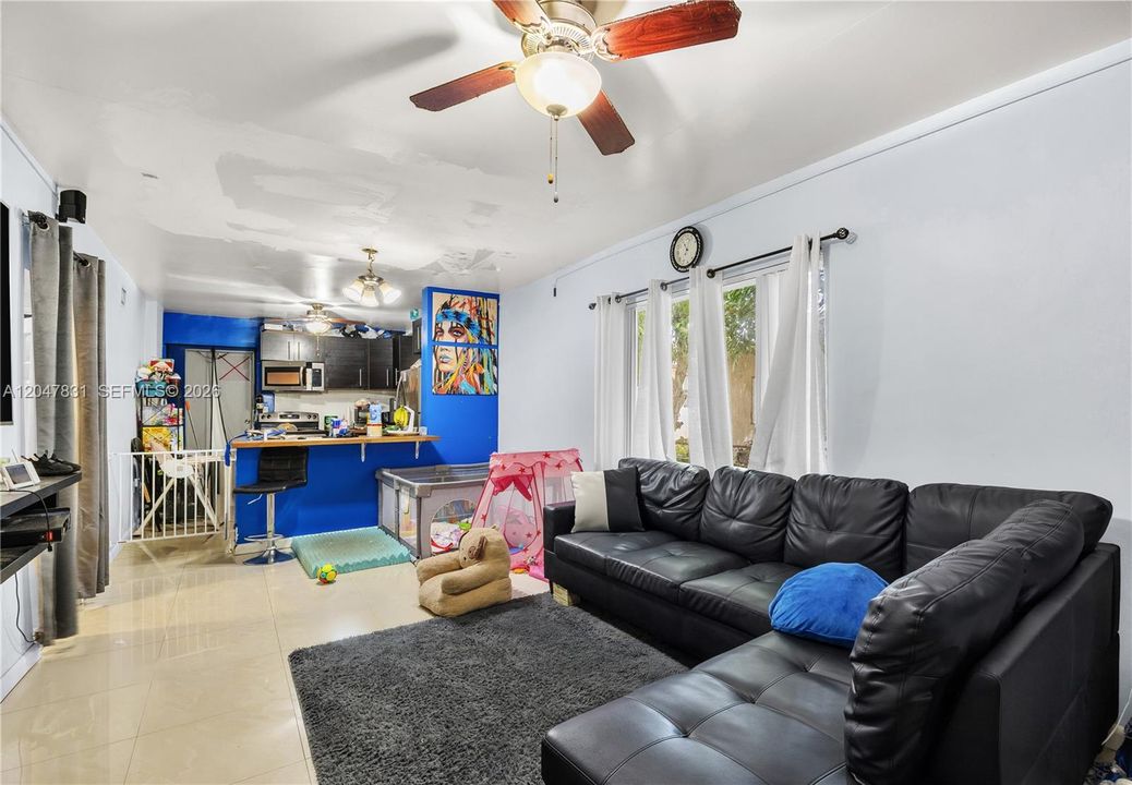 En Venta: $245,000 (2 camas, 1 baños, 832 Pies cuadrados)