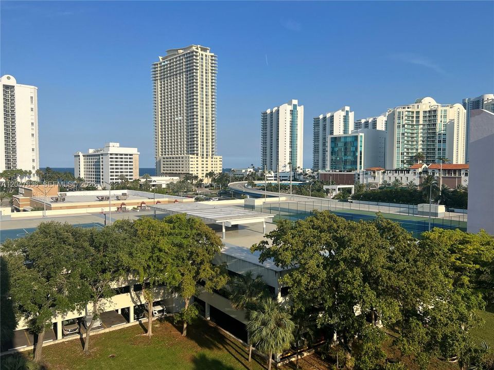 For Rent: $1,900 (1 beds, 1 baths, 767 Square Feet)