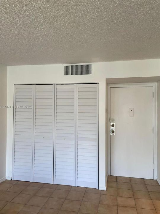 For Rent: $1,900 (1 beds, 1 baths, 767 Square Feet)