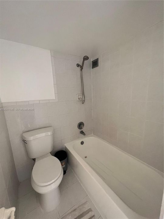 For Rent: $1,900 (1 beds, 1 baths, 767 Square Feet)