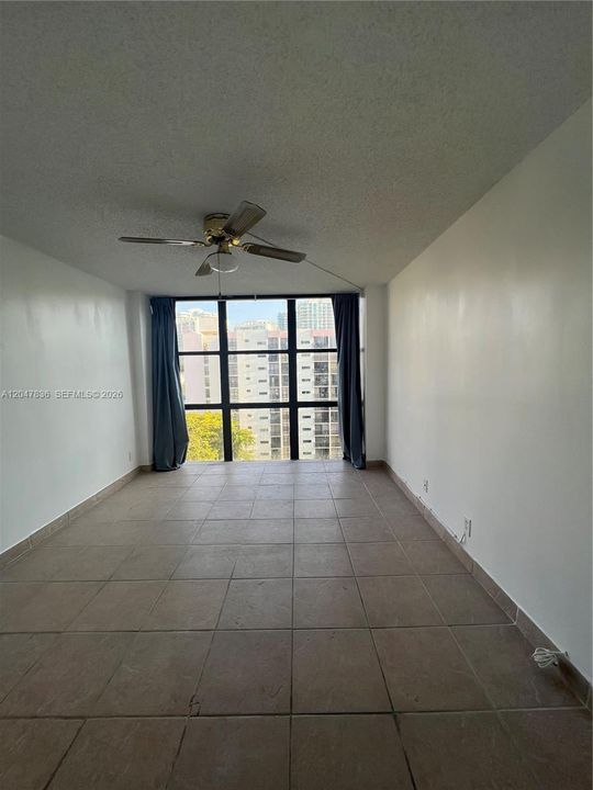 For Rent: $1,900 (1 beds, 1 baths, 767 Square Feet)