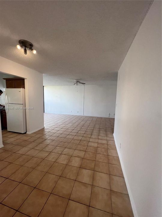 For Rent: $1,900 (1 beds, 1 baths, 767 Square Feet)