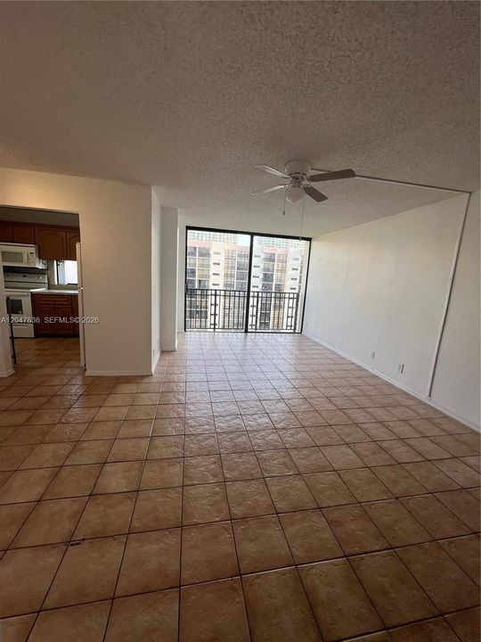 For Rent: $1,900 (1 beds, 1 baths, 767 Square Feet)