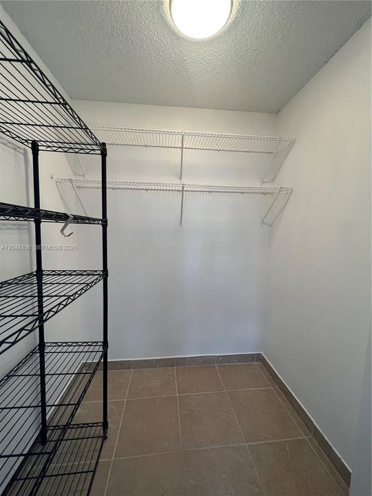 For Rent: $1,900 (1 beds, 1 baths, 767 Square Feet)