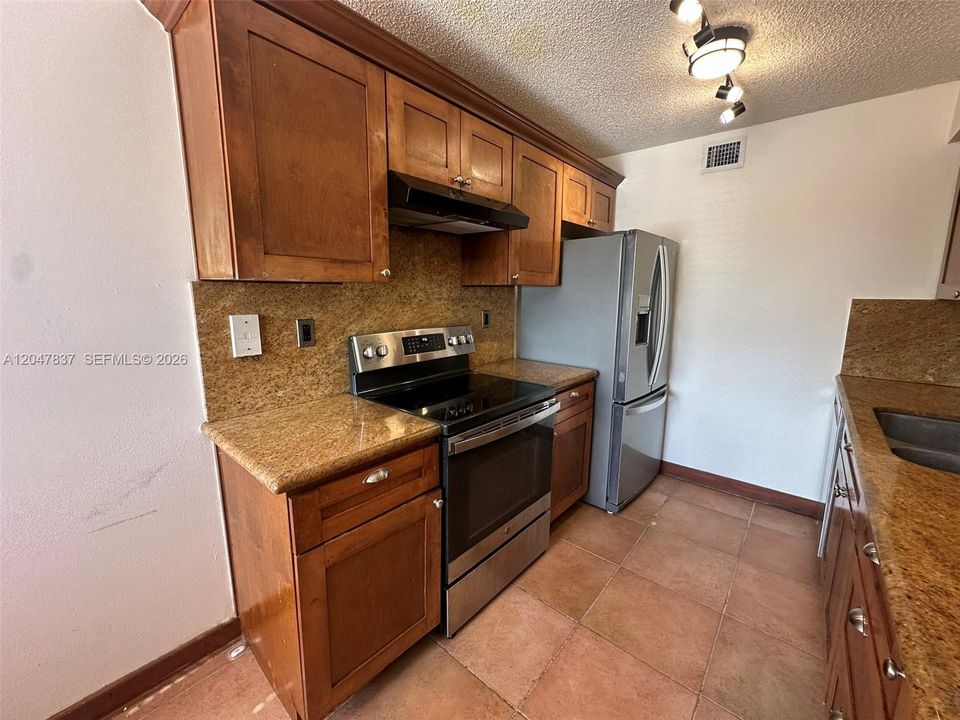 В аренду: $2,400 (2 спален, 2 ванн, 1128 Квадратных фут)