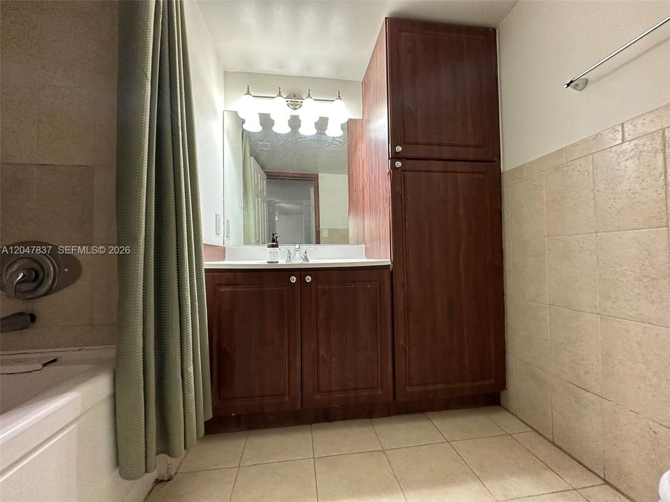 В аренду: $2,400 (2 спален, 2 ванн, 1128 Квадратных фут)