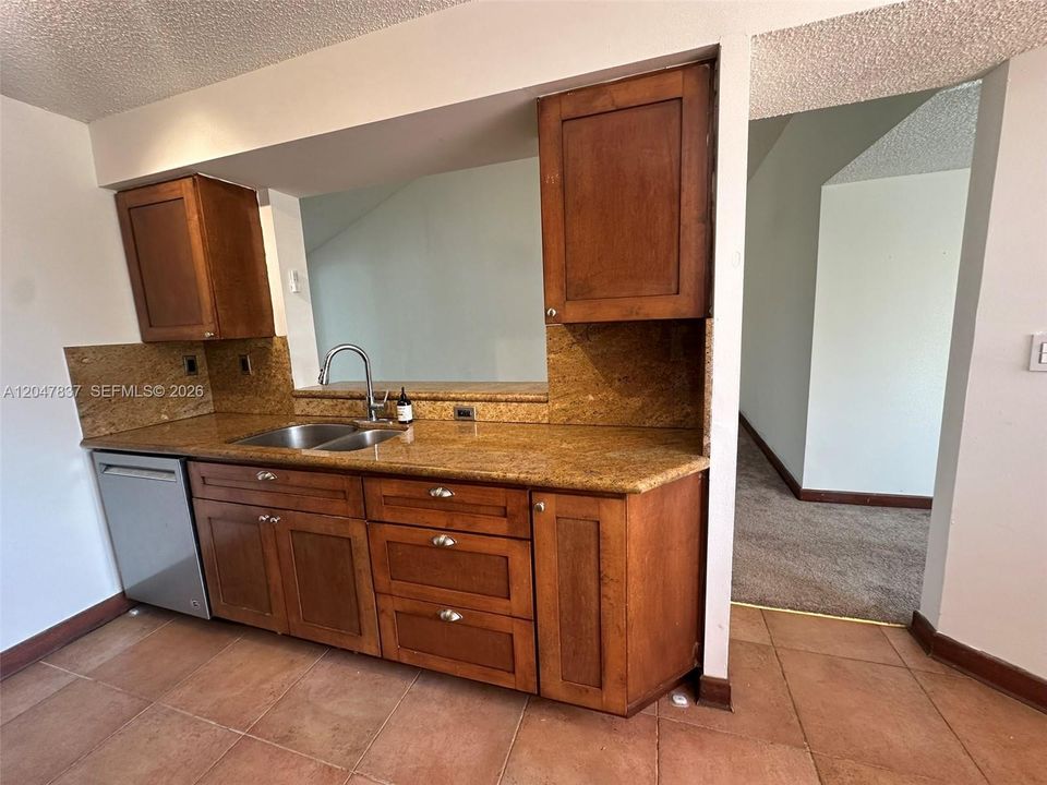 В аренду: $2,400 (2 спален, 2 ванн, 1128 Квадратных фут)
