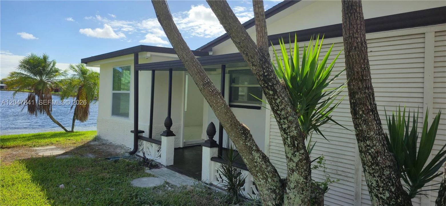 For Sale: $424,900 (2 beds, 2 baths, 1378 Square Feet)