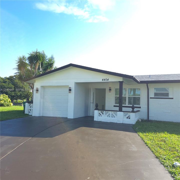 For Sale: $424,900 (2 beds, 2 baths, 1378 Square Feet)