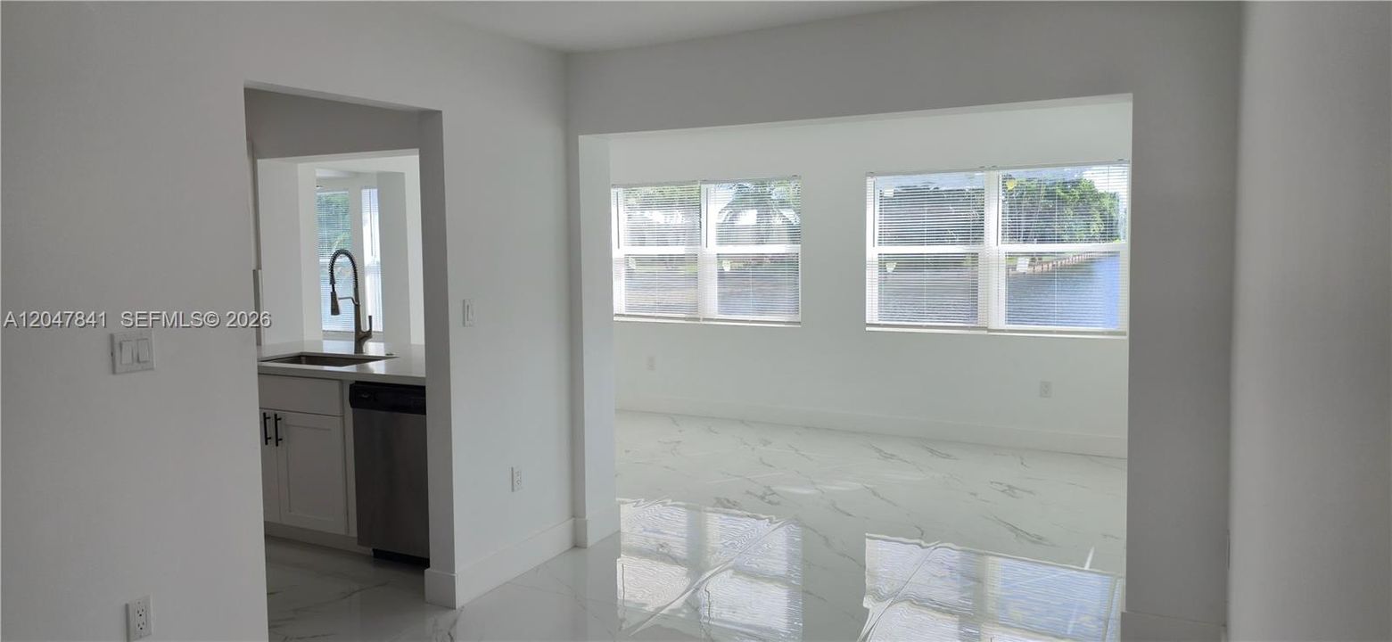 For Sale: $424,900 (2 beds, 2 baths, 1378 Square Feet)