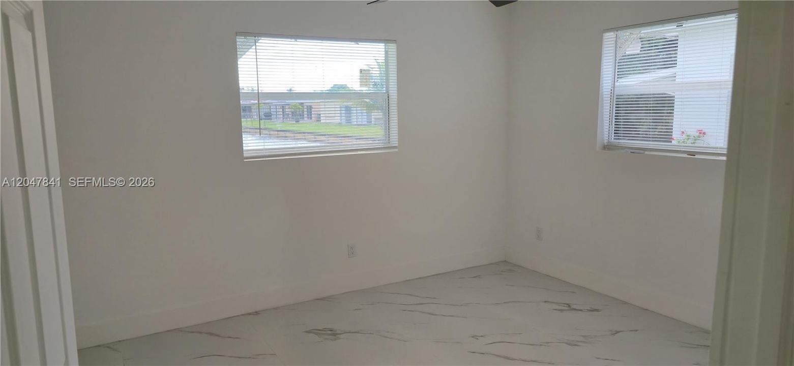For Sale: $424,900 (2 beds, 2 baths, 1378 Square Feet)