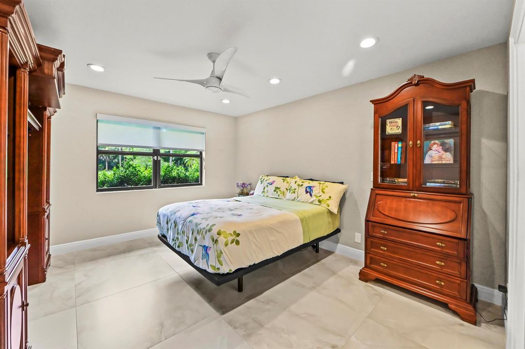 39 Bedroom 01