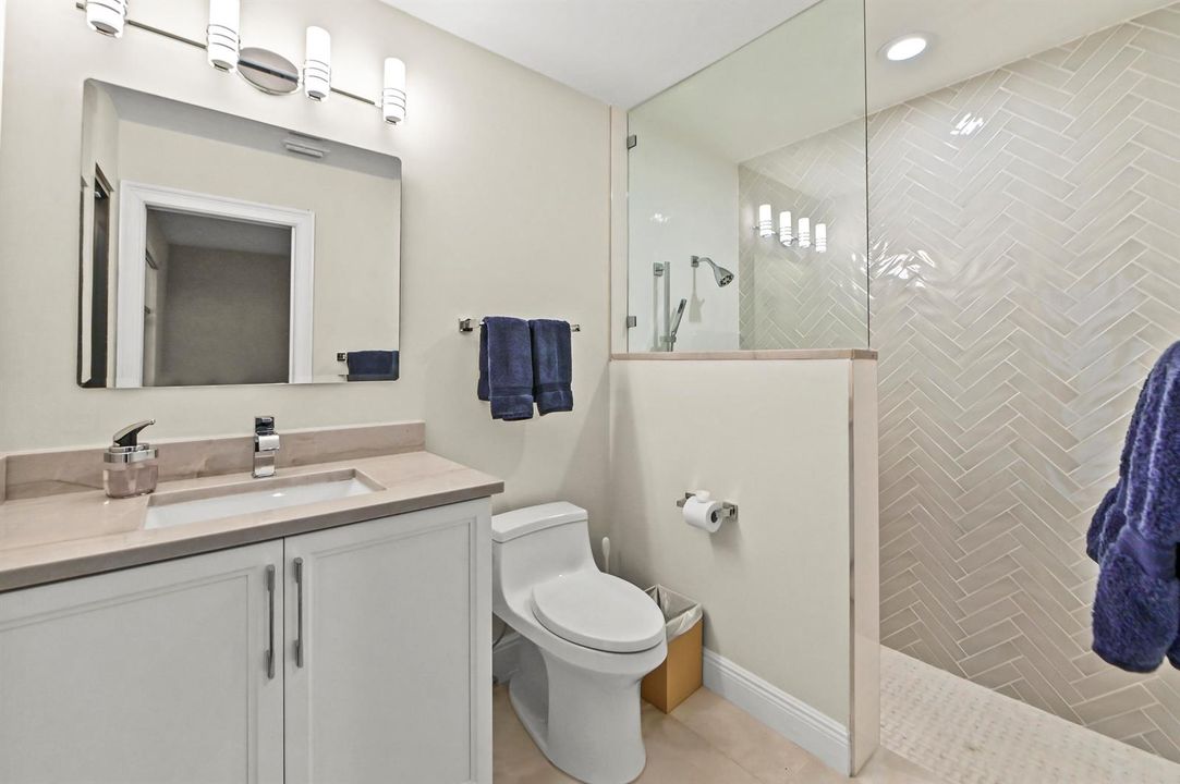 38 Bathroom 01
