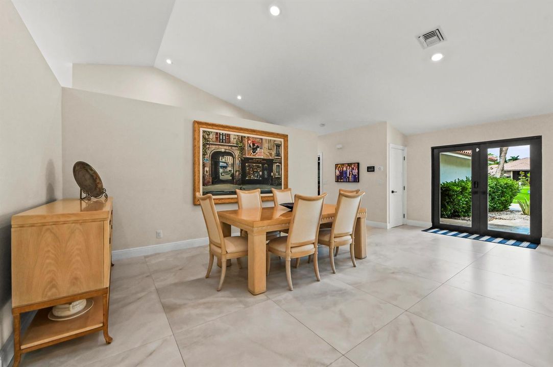 07 Dining room 01