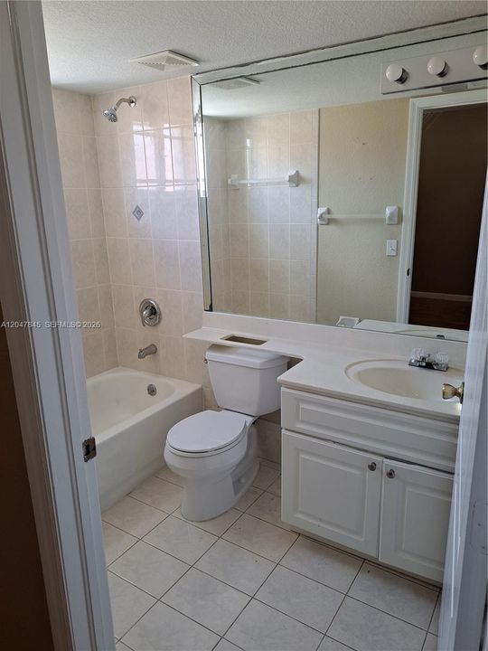 For Rent: $2,600 (2 beds, 2 baths, 1106 Square Feet)