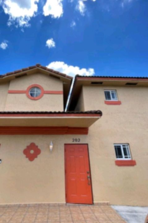 For Rent: $2,600 (2 beds, 2 baths, 1106 Square Feet)