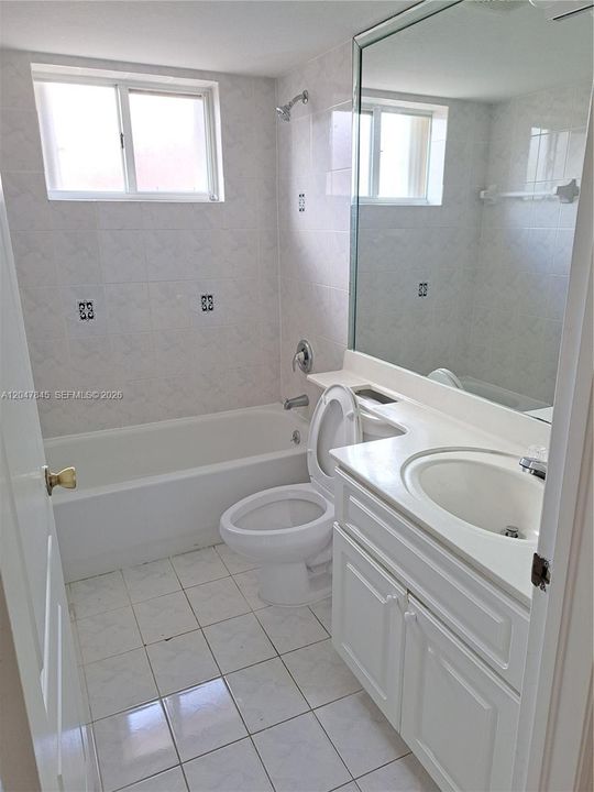 For Rent: $2,600 (2 beds, 2 baths, 1106 Square Feet)