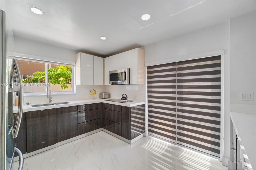 For Sale: $645,000 (3 beds, 3 baths, 1625 Square Feet)