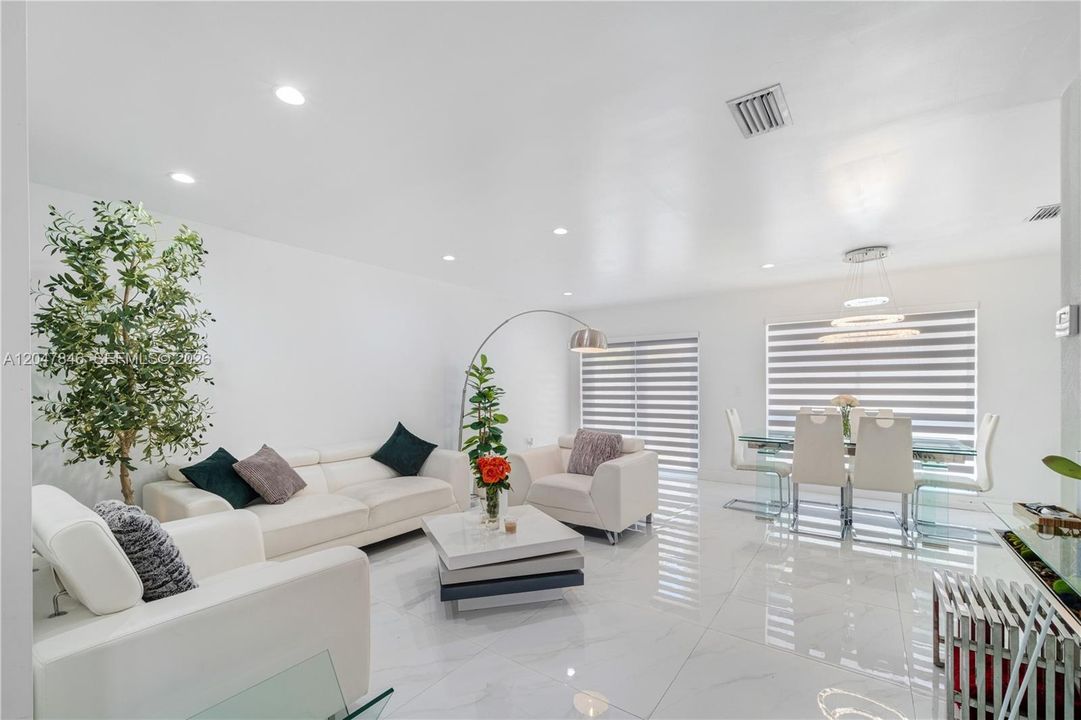 For Sale: $645,000 (3 beds, 3 baths, 1625 Square Feet)