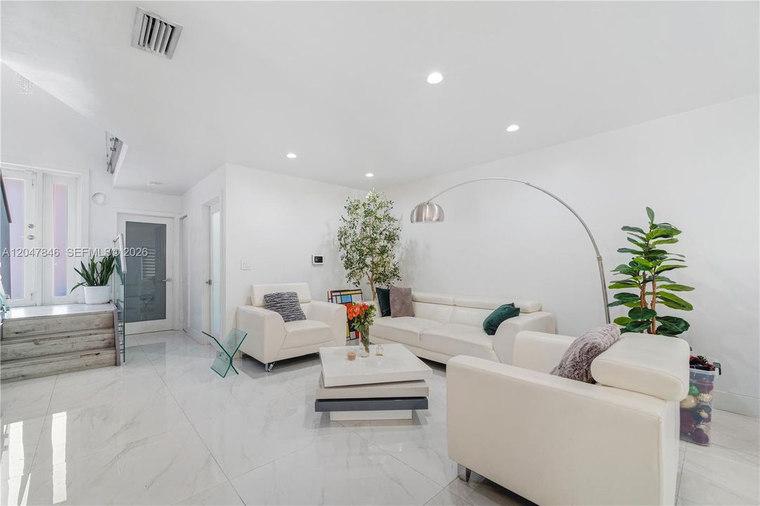 For Sale: $645,000 (3 beds, 3 baths, 1625 Square Feet)