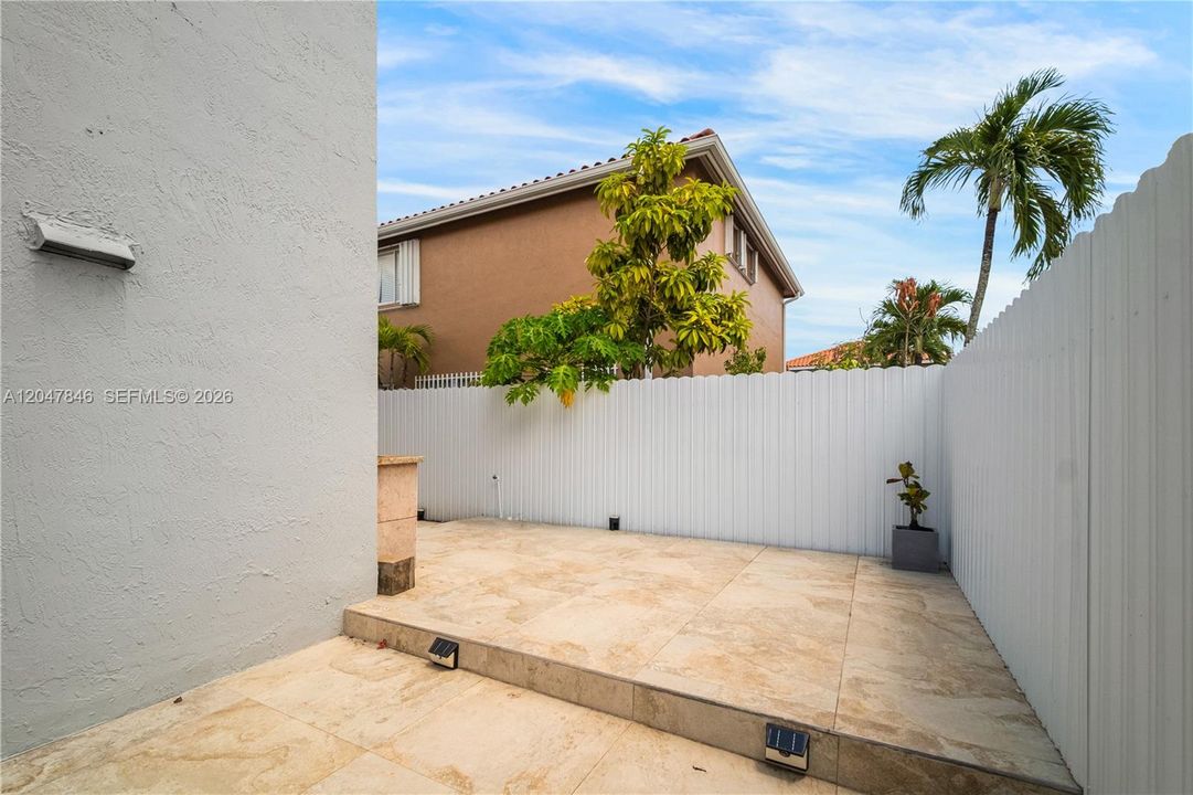 For Sale: $645,000 (3 beds, 3 baths, 1625 Square Feet)