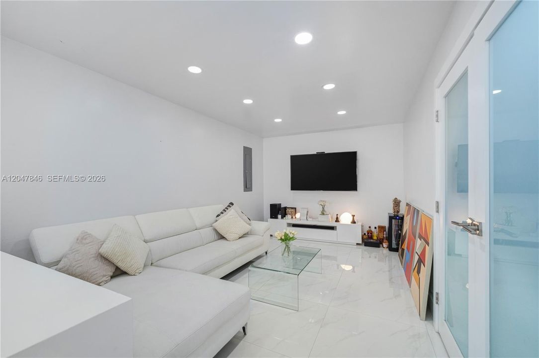 For Sale: $645,000 (3 beds, 3 baths, 1625 Square Feet)