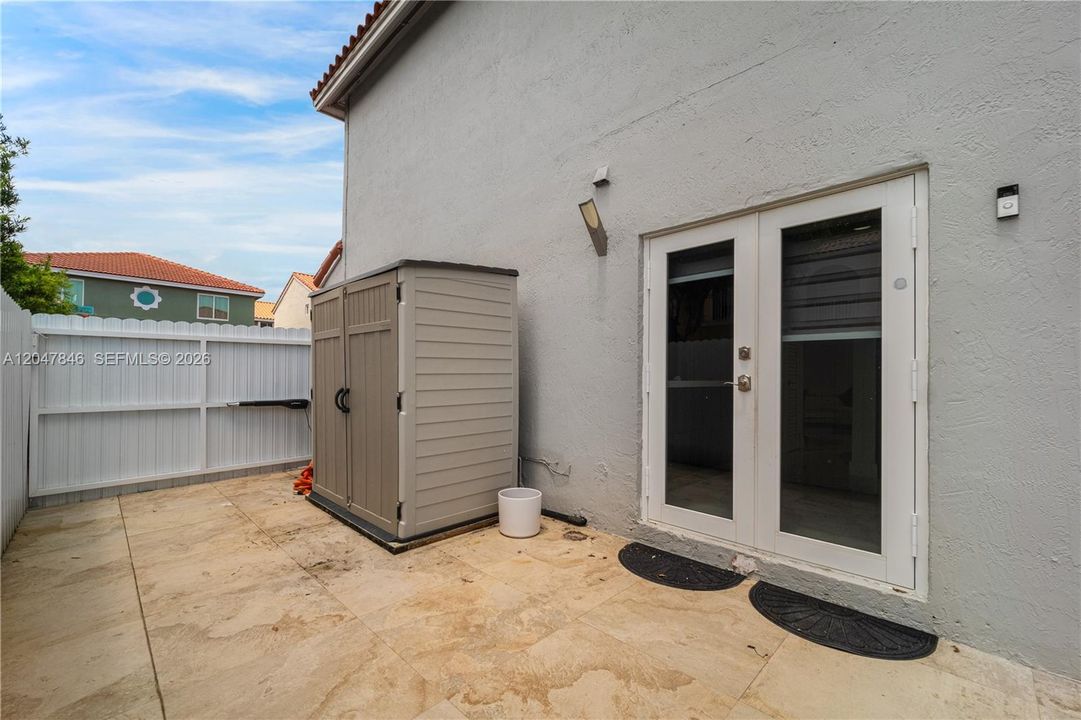 For Sale: $645,000 (3 beds, 3 baths, 1625 Square Feet)