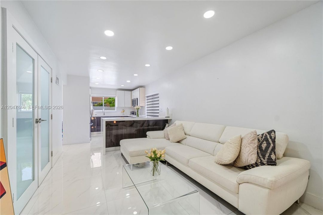 For Sale: $645,000 (3 beds, 3 baths, 1625 Square Feet)