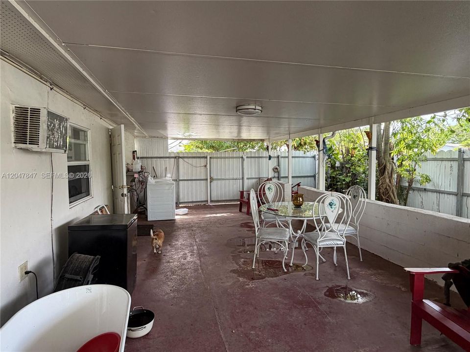 For Sale: $465,000 (3 beds, 2 baths, 1044 Square Feet)