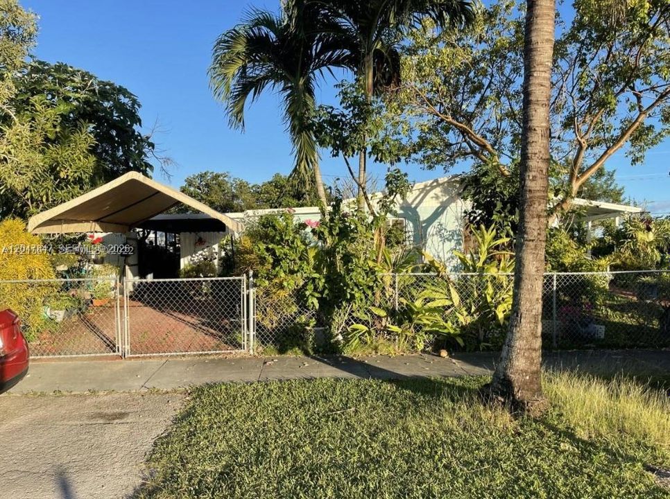 For Sale: $465,000 (3 beds, 2 baths, 1044 Square Feet)