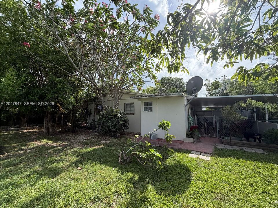 For Sale: $465,000 (3 beds, 2 baths, 1044 Square Feet)