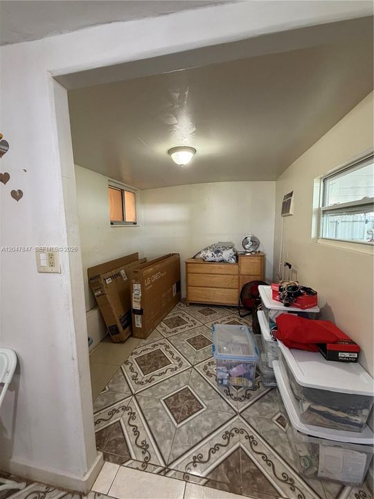 For Sale: $465,000 (3 beds, 2 baths, 1044 Square Feet)