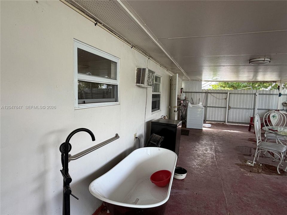 For Sale: $465,000 (3 beds, 2 baths, 1044 Square Feet)