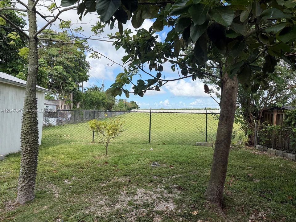 For Sale: $465,000 (3 beds, 2 baths, 1044 Square Feet)