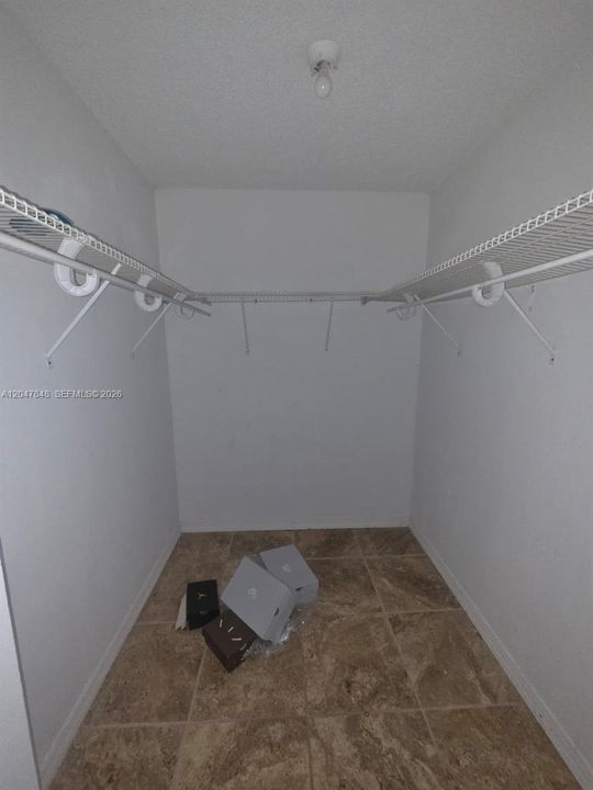 For Sale: $285,000 (2 beds, 2 baths, 1177 Square Feet)