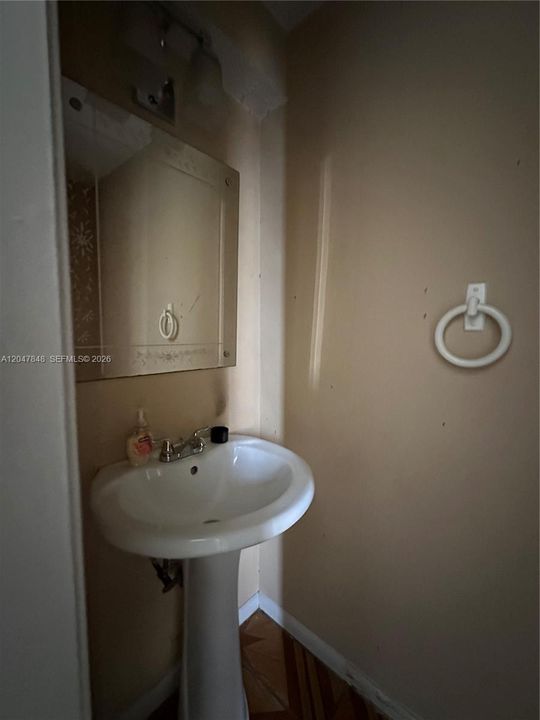 For Sale: $285,000 (2 beds, 2 baths, 1177 Square Feet)